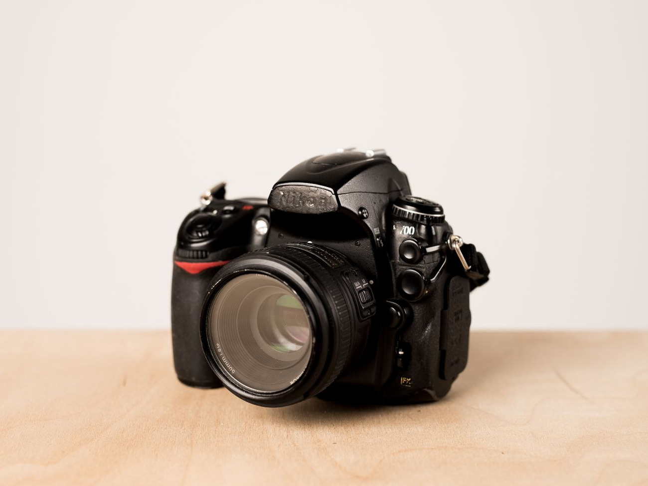 Nikon d700 full frame dslr with 50mm f/1.8 lens