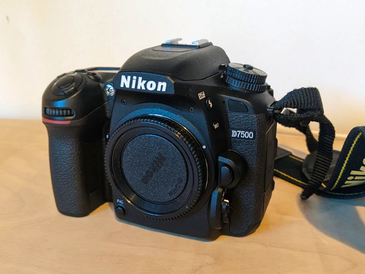 Nikon d7500 dslr camera (body only) + 64 gb sd card