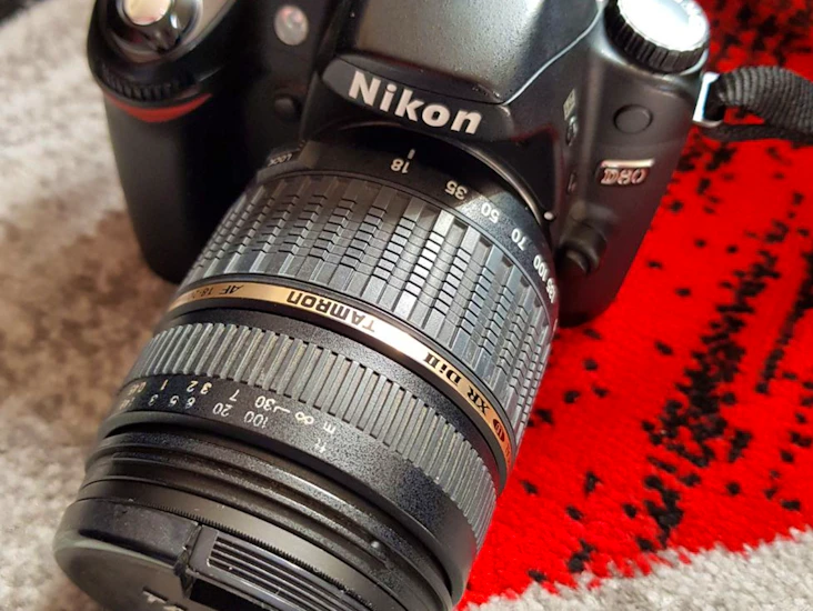 Nikon d80 dslr camera with 18-200mm lens