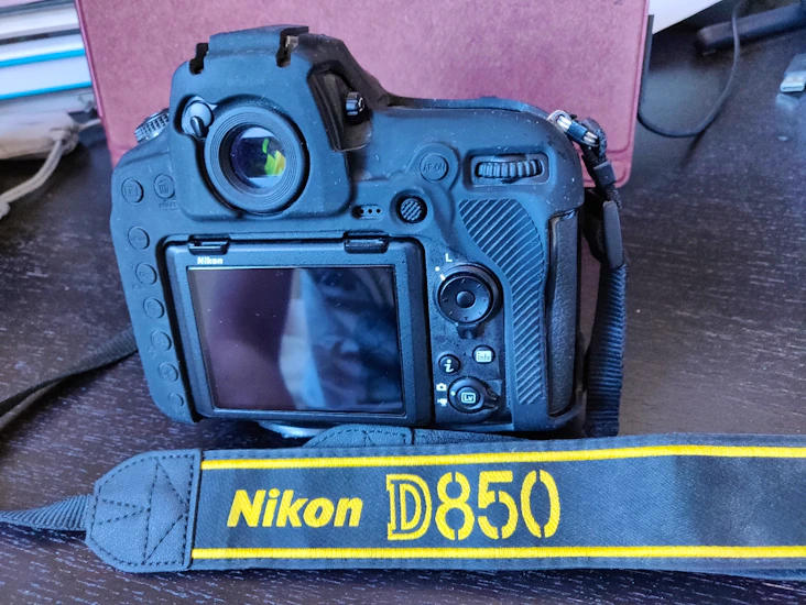 Nikon d850 - body only (plus accessories)
