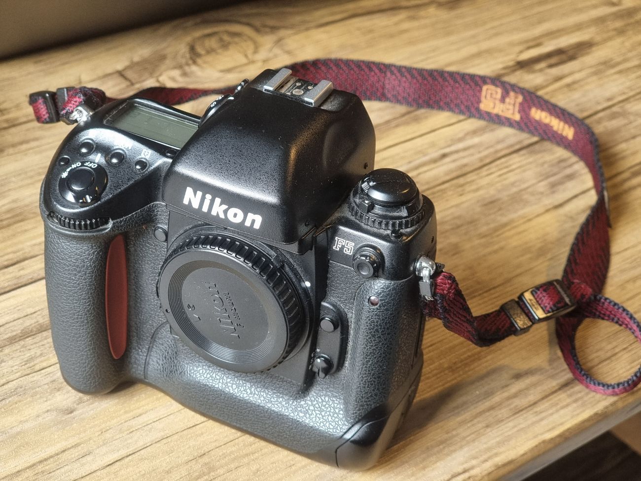 Nikon f5 slr camera