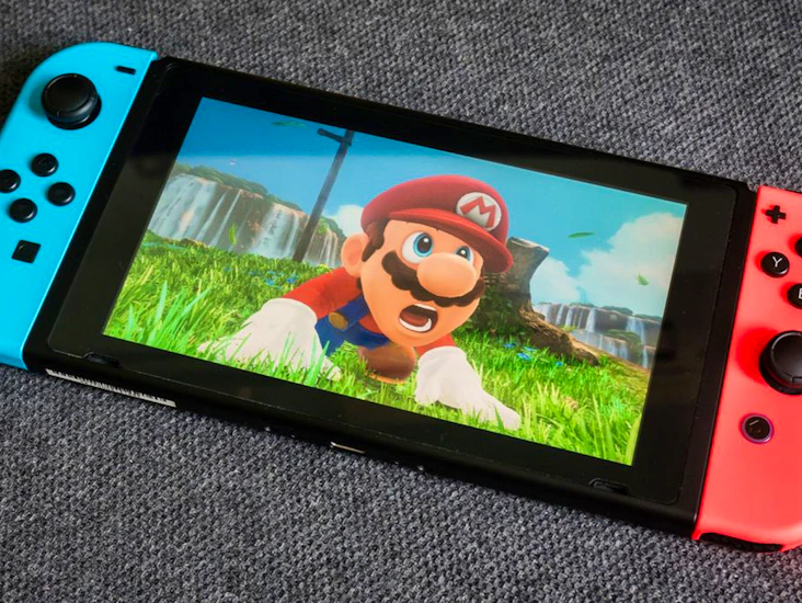 Nintendo switch (with dock)