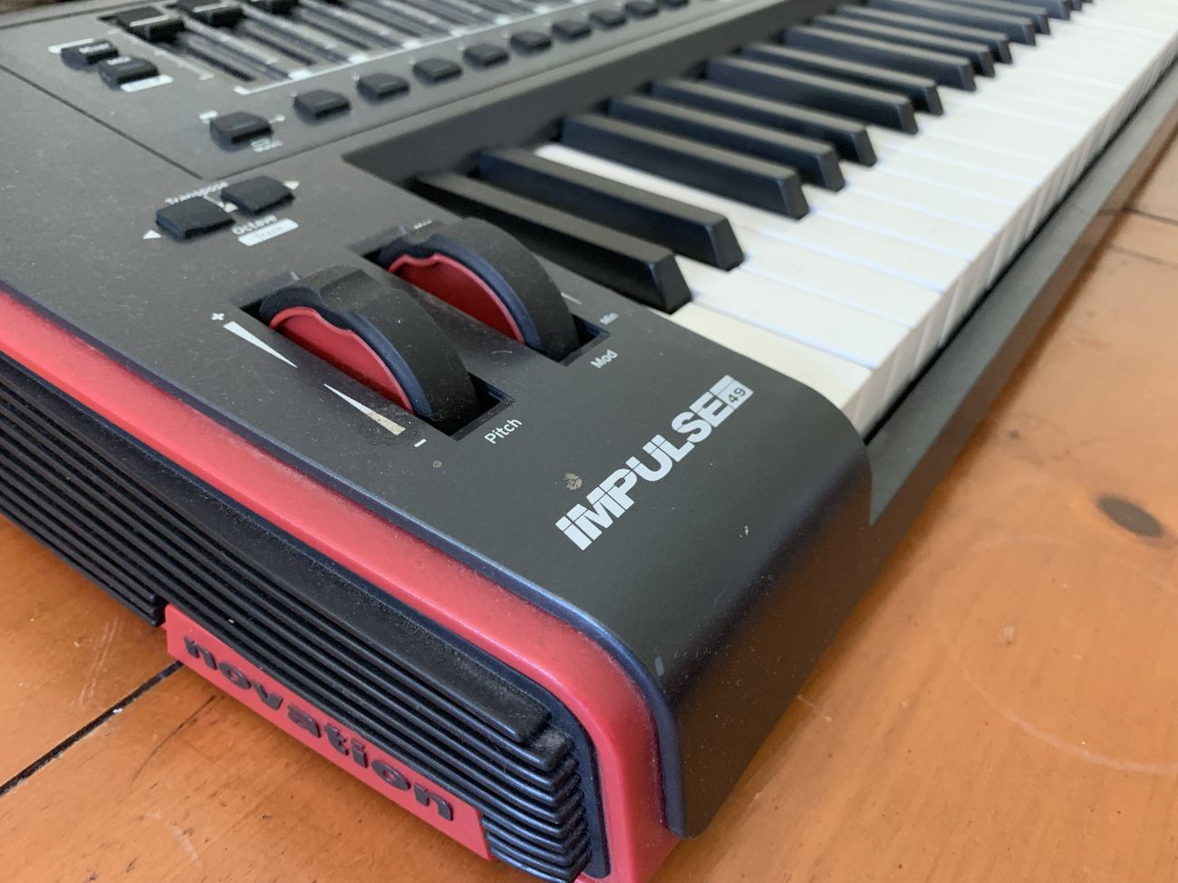 Novation impulse 49 midi keyboard - works on mac or windows