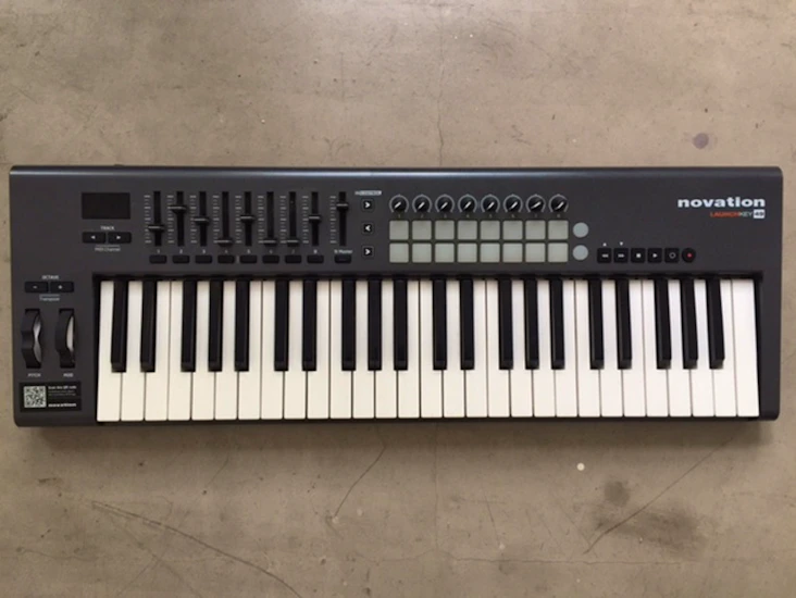 Novation launchkey keyboard