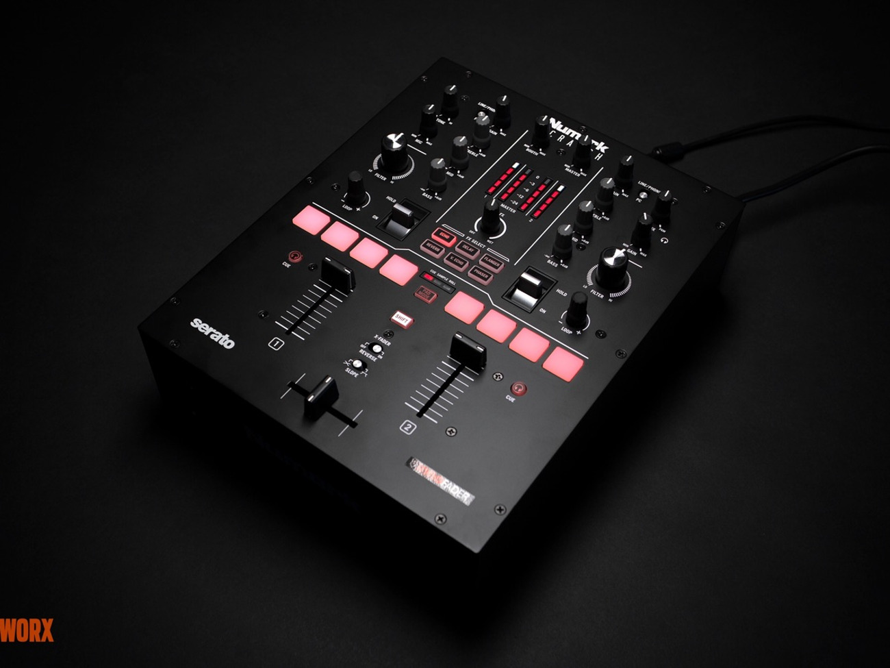 Numark scratch serato dj pro mixer (dvs ready)