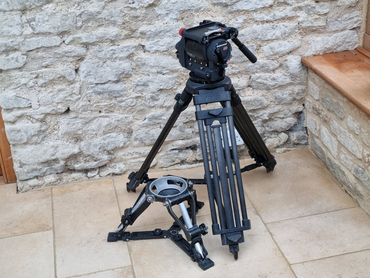 Oconnor 2560 tripod head with baby and carbon tall legs