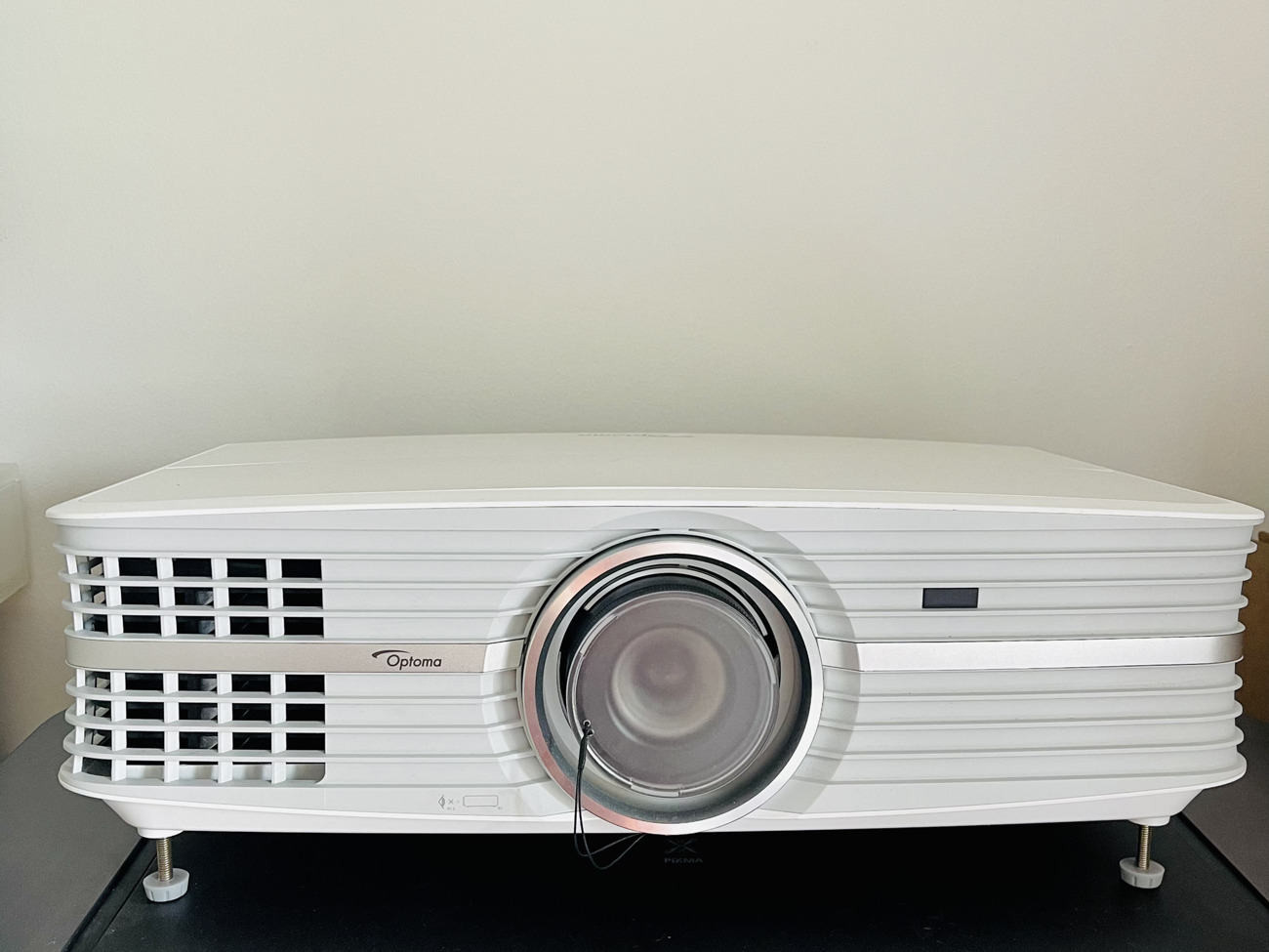 Optoma 4k uhd projector (home cinema quality)