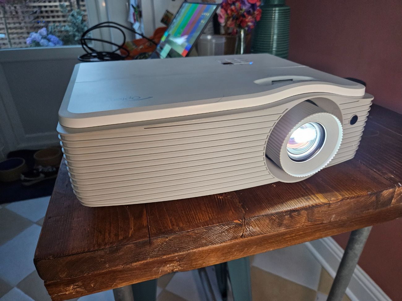 Video projector optoma 5000 lumens brightness 1280 x 800 res