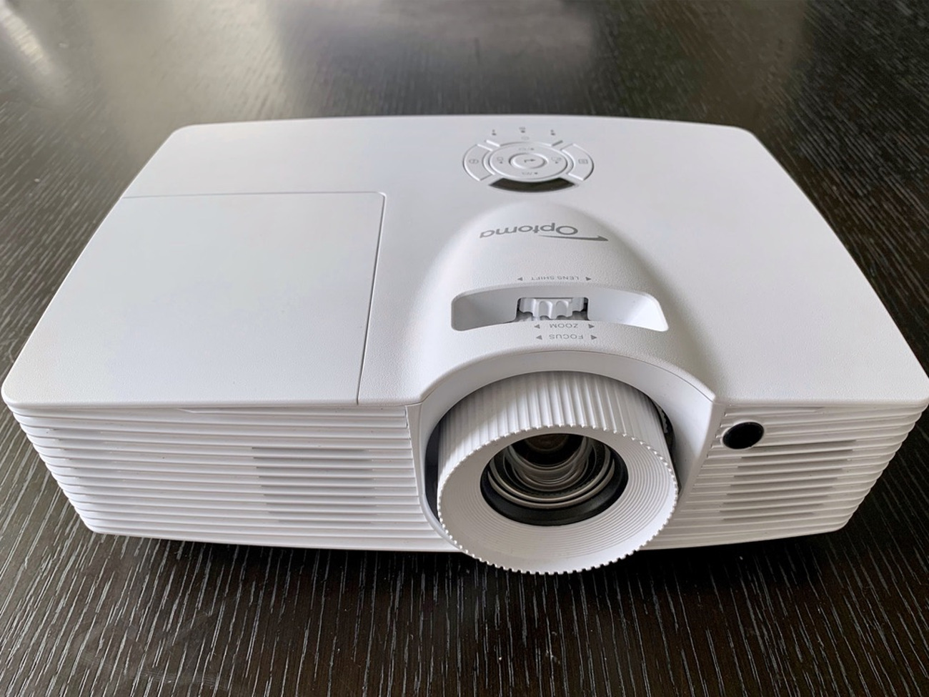 Optoma ultra bright long throw projector + projectionist