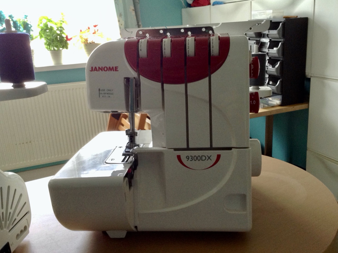 Janome 9300dx overlocker machine 4-thread