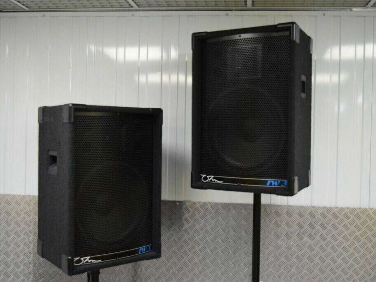 Pair of 15" speakers package- (delivery & set up available) 