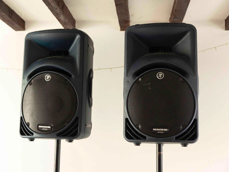 Pair of mackie 450 15in active speakers