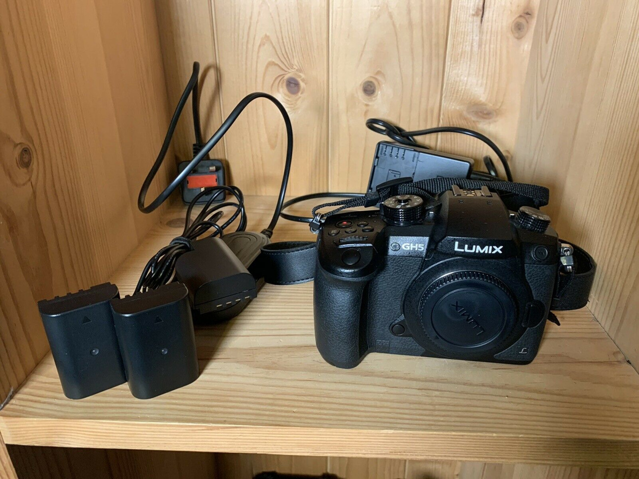 Panasonic gh5 + 25mm f1.7 + battery grip