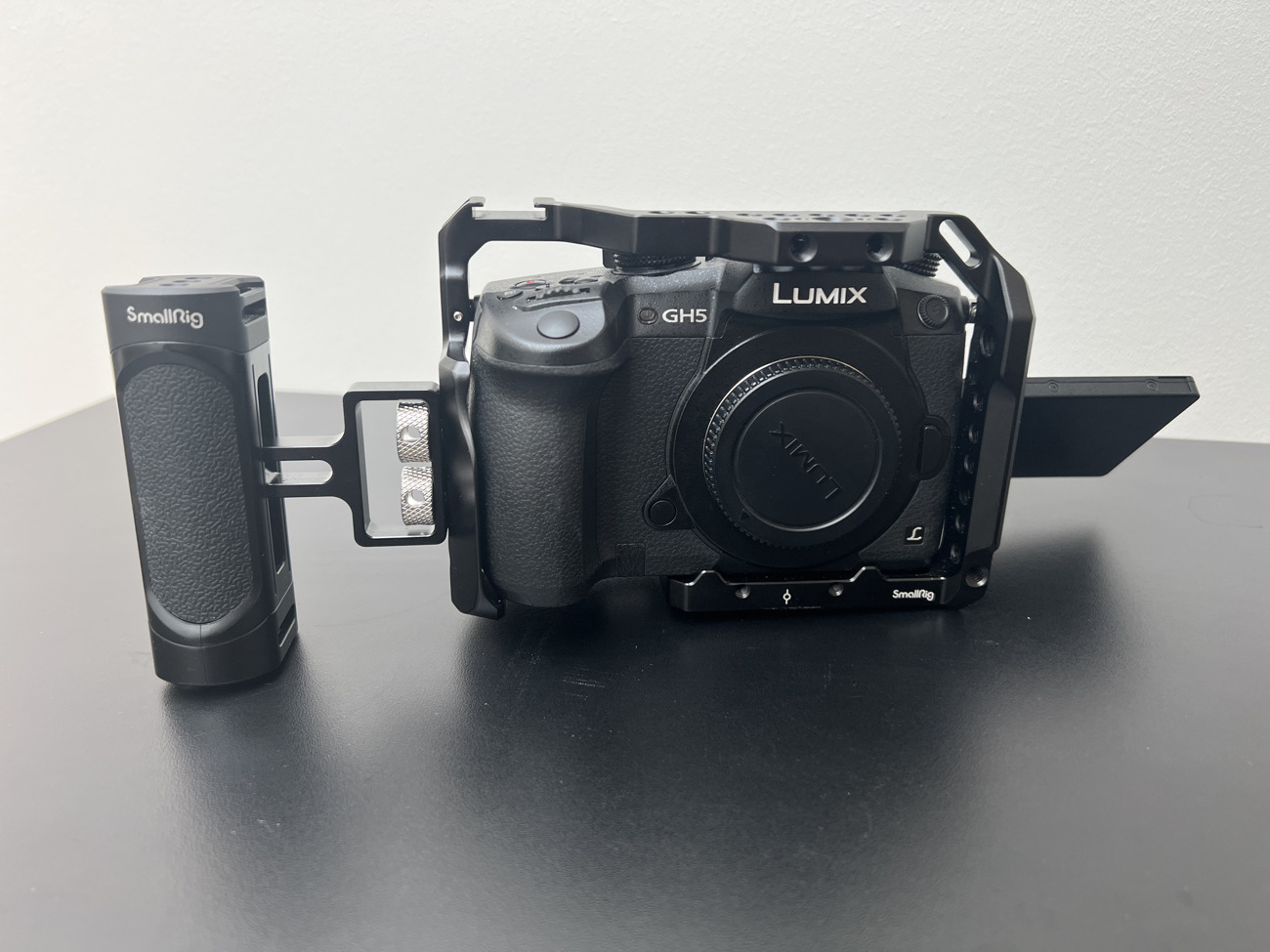 Panasonic gh5 body (with card & cage)