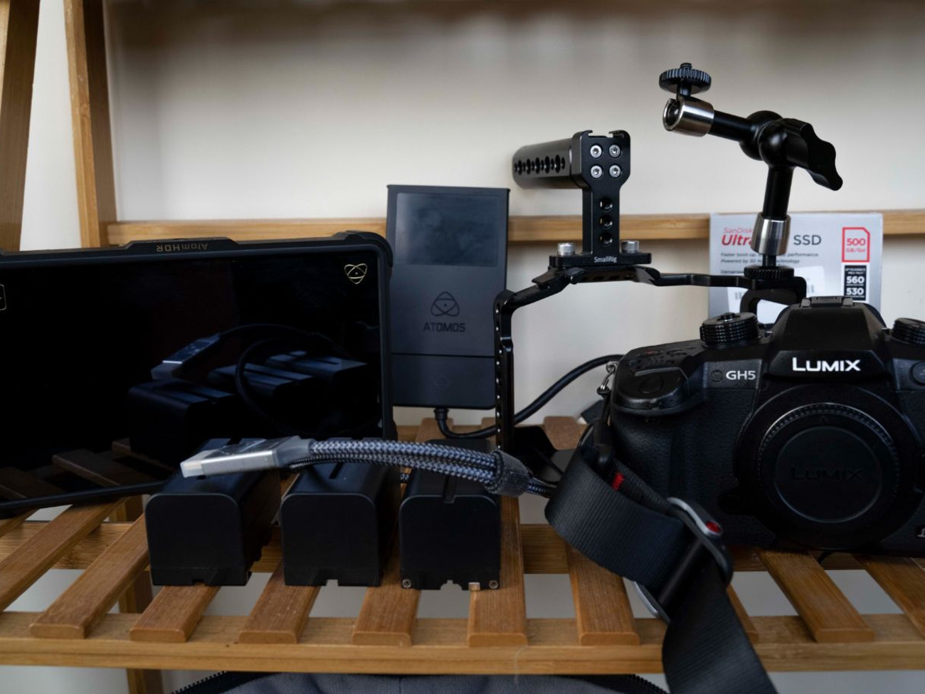 Panasonic gh6 with atomos shinobi 7 + lens kit + gimbal