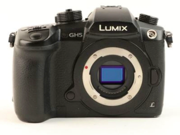 Panasonic gh5 with wide zoom lens