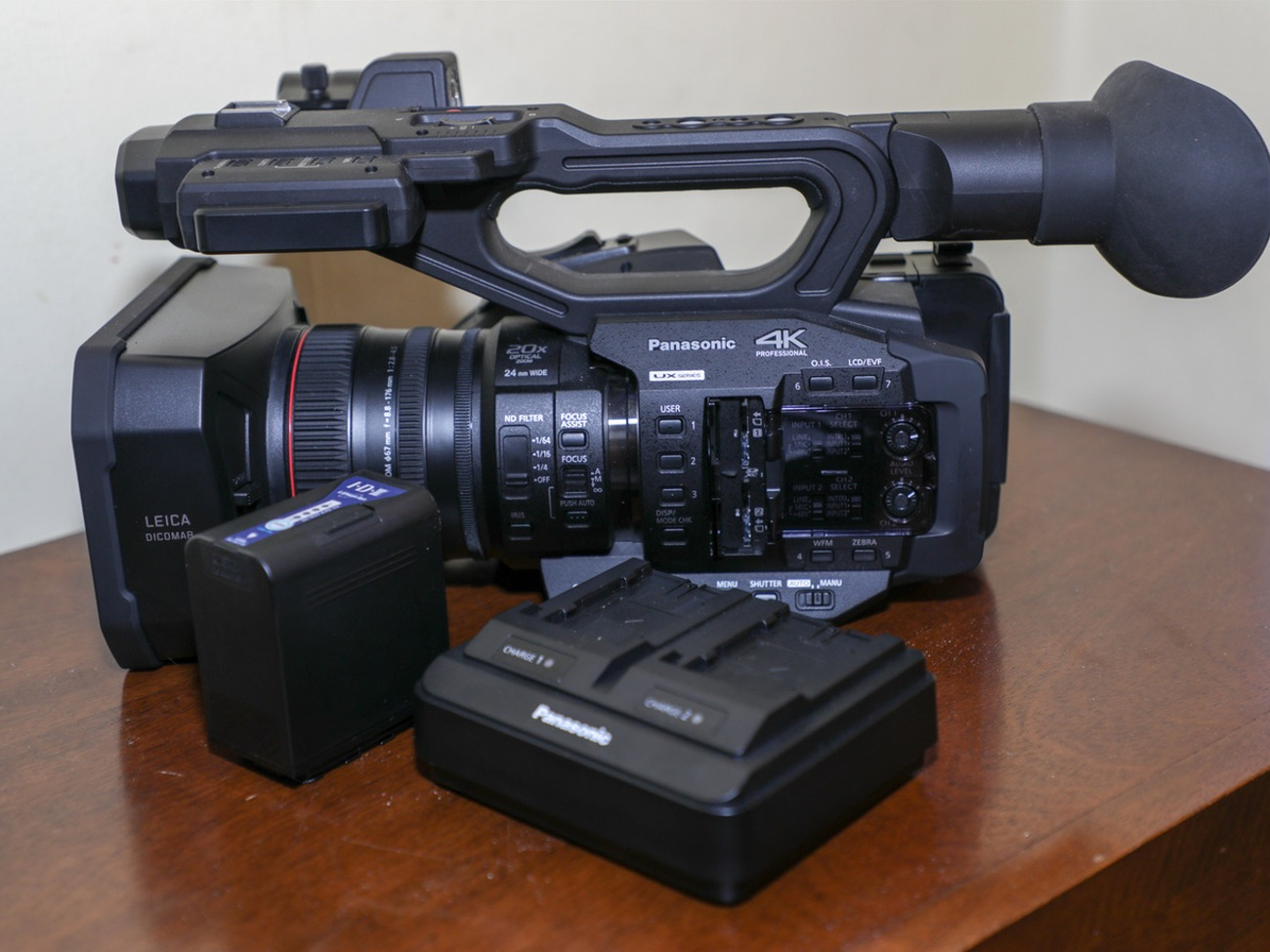 Panasonic green screen rode mic lcd bundle