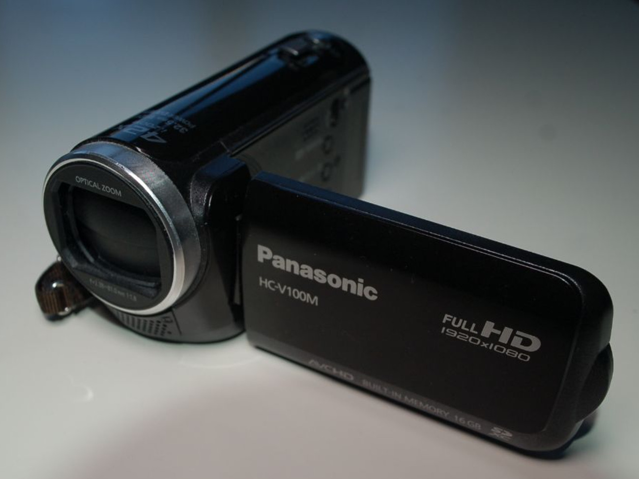 Panasonic hc-v100 
