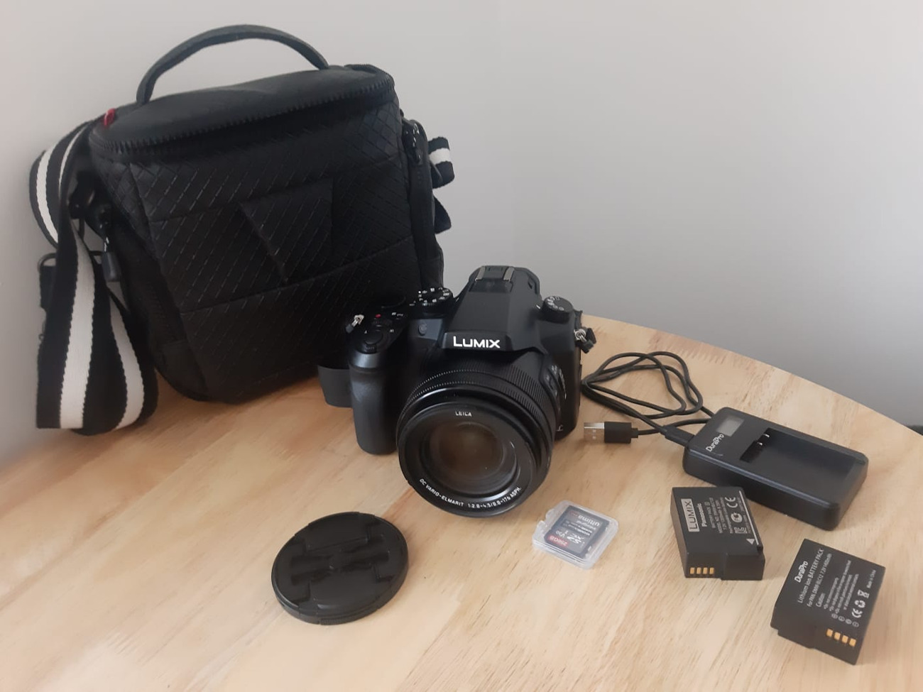 Panasonic lumix fz2000 camera - 4k video - leica lens