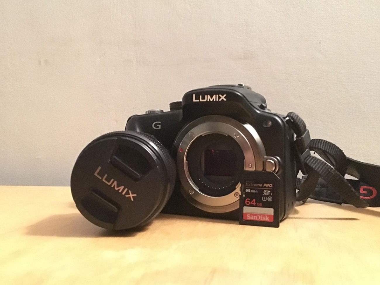 Panasonic lumix g3 16.1 mp with 14-42 mm lens