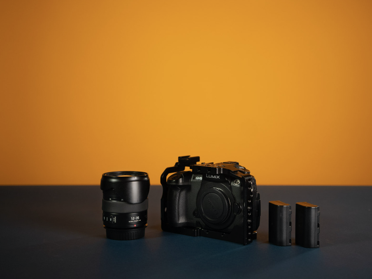 Panasonic lumix gh5 camera + lumix 12-35mm f2.8 ii