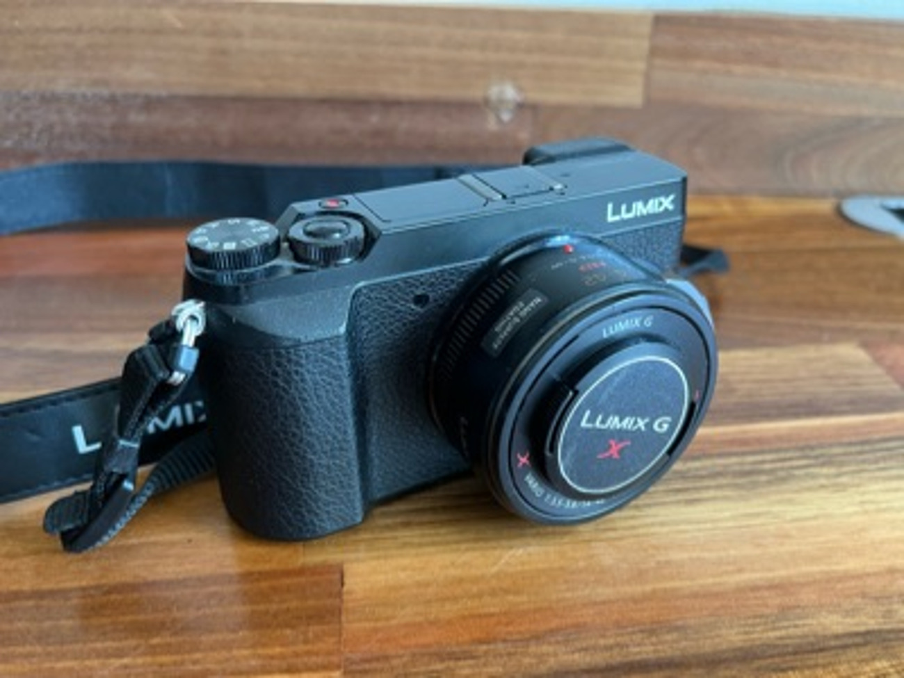 Panasonic lumix gx80 camera + 14-42mm lens