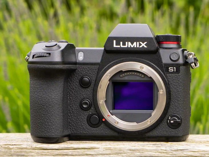 Panasonic lumix s1 6k camera - body only