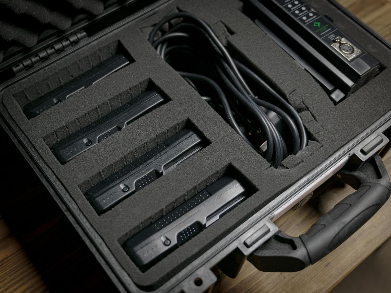 Patona 4x v-mount battery pack with charger & hard case