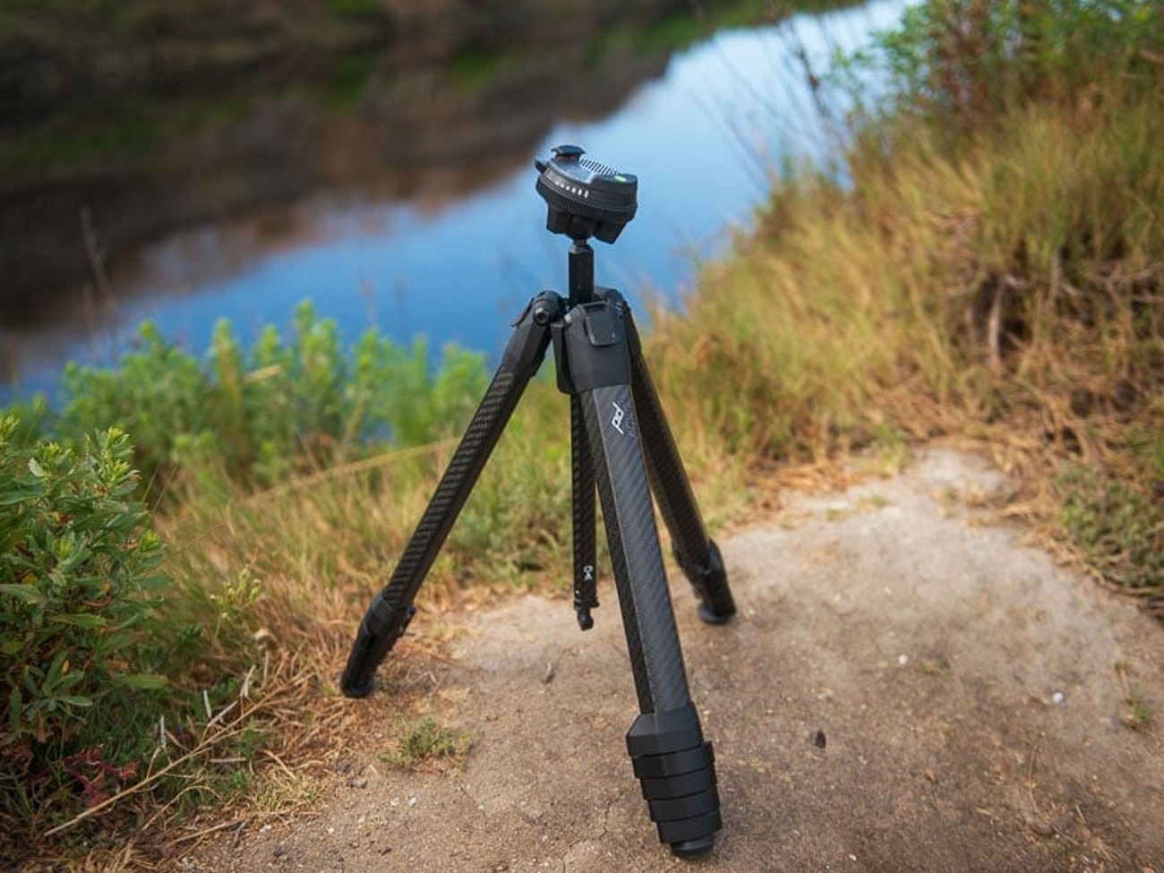Peak design carbon fiber travel tripod + manfrotto befree fluid head