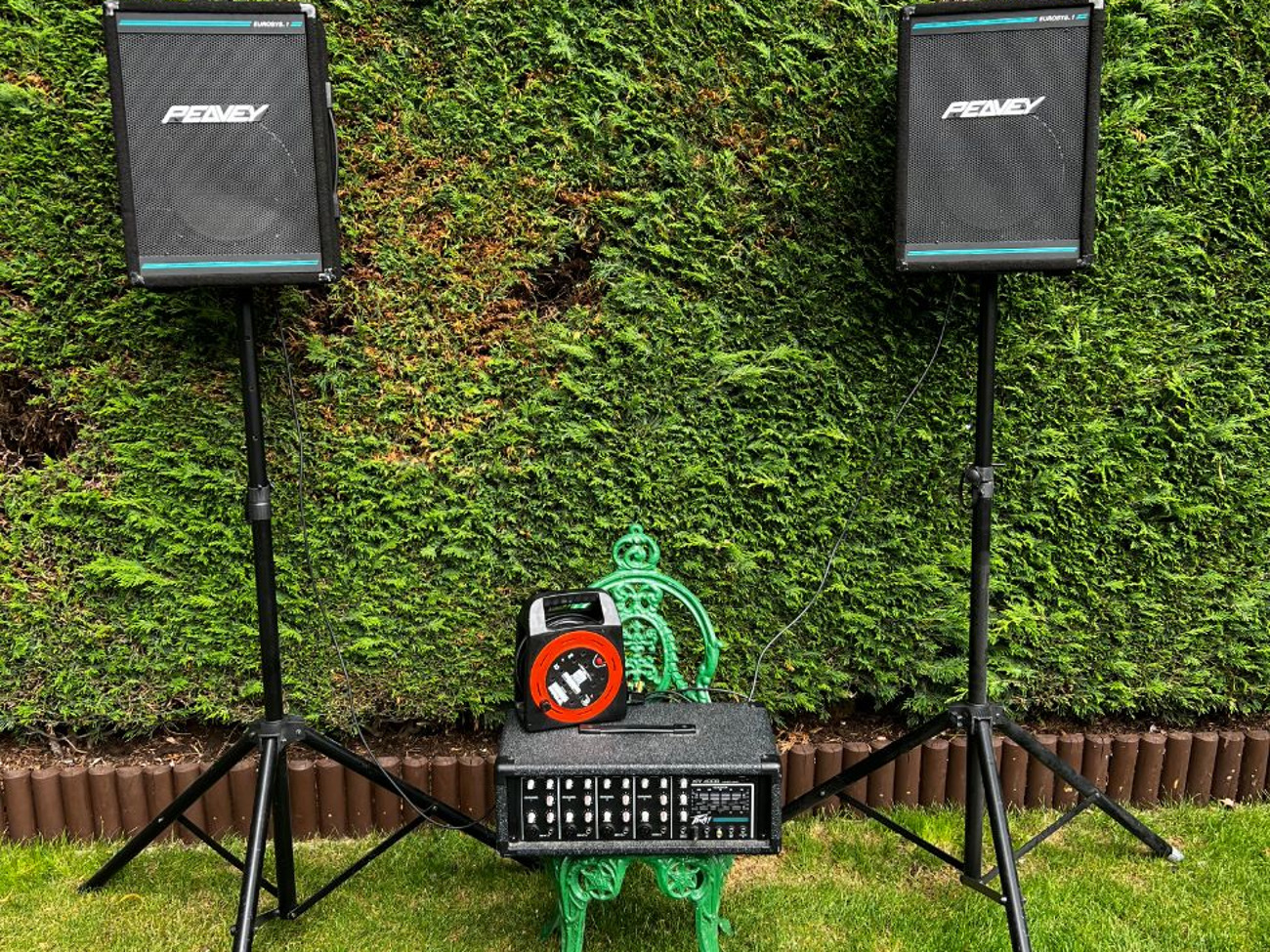 Peavey pa sound system (2 speakers & 4-channel mixer)