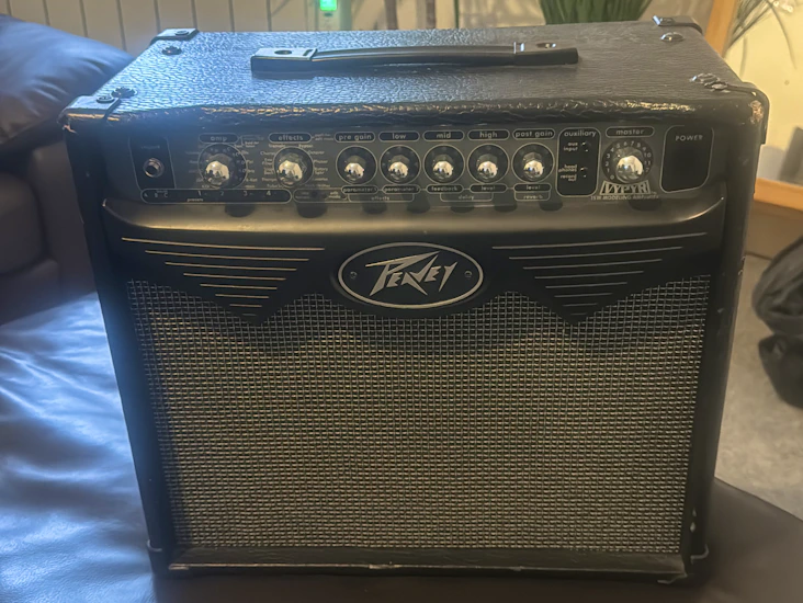 Guitar amplifier - peavey 15w amp