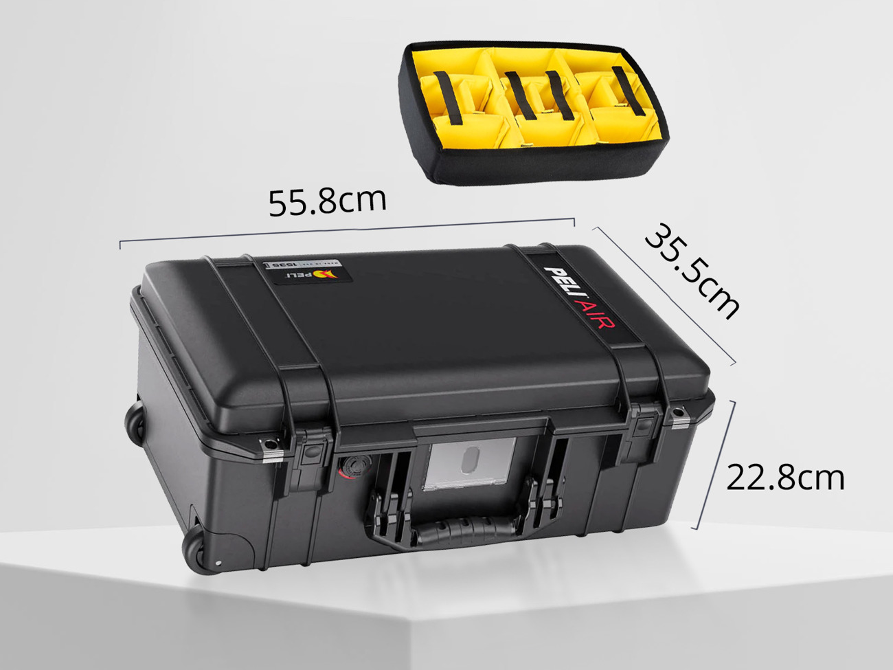Peli 1535 air rolling case with padded dividers