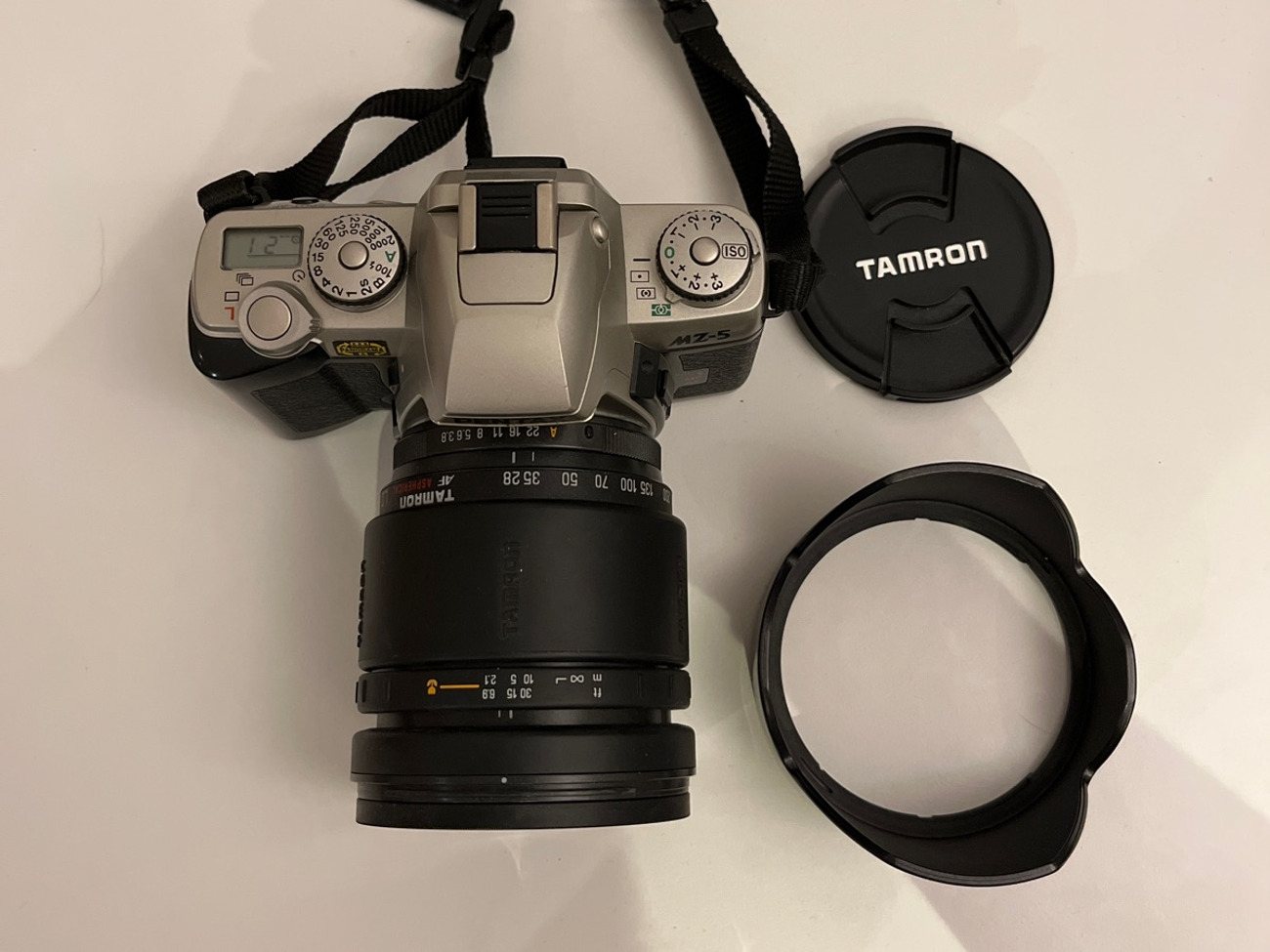 Pentax mz 5 35mm film camera with tamron 28-200mm f3.8 lens 