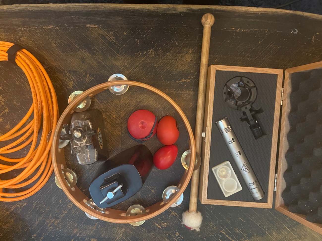 Percussion recording pack, microphone, tambourine, cowbell