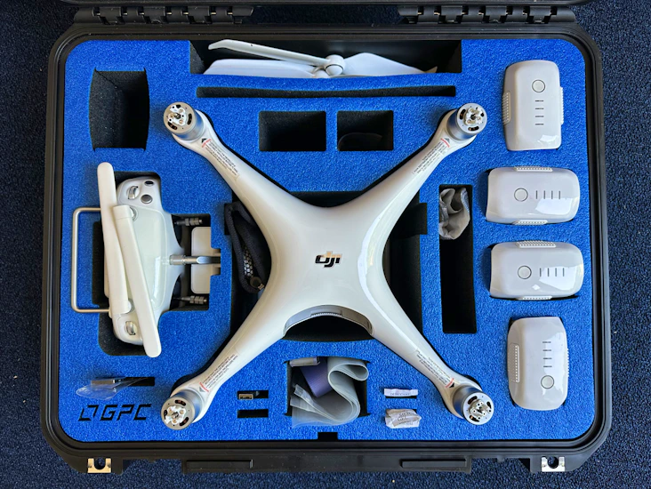 Phantom pro 4 - full kit with 6 batteries and multi charger