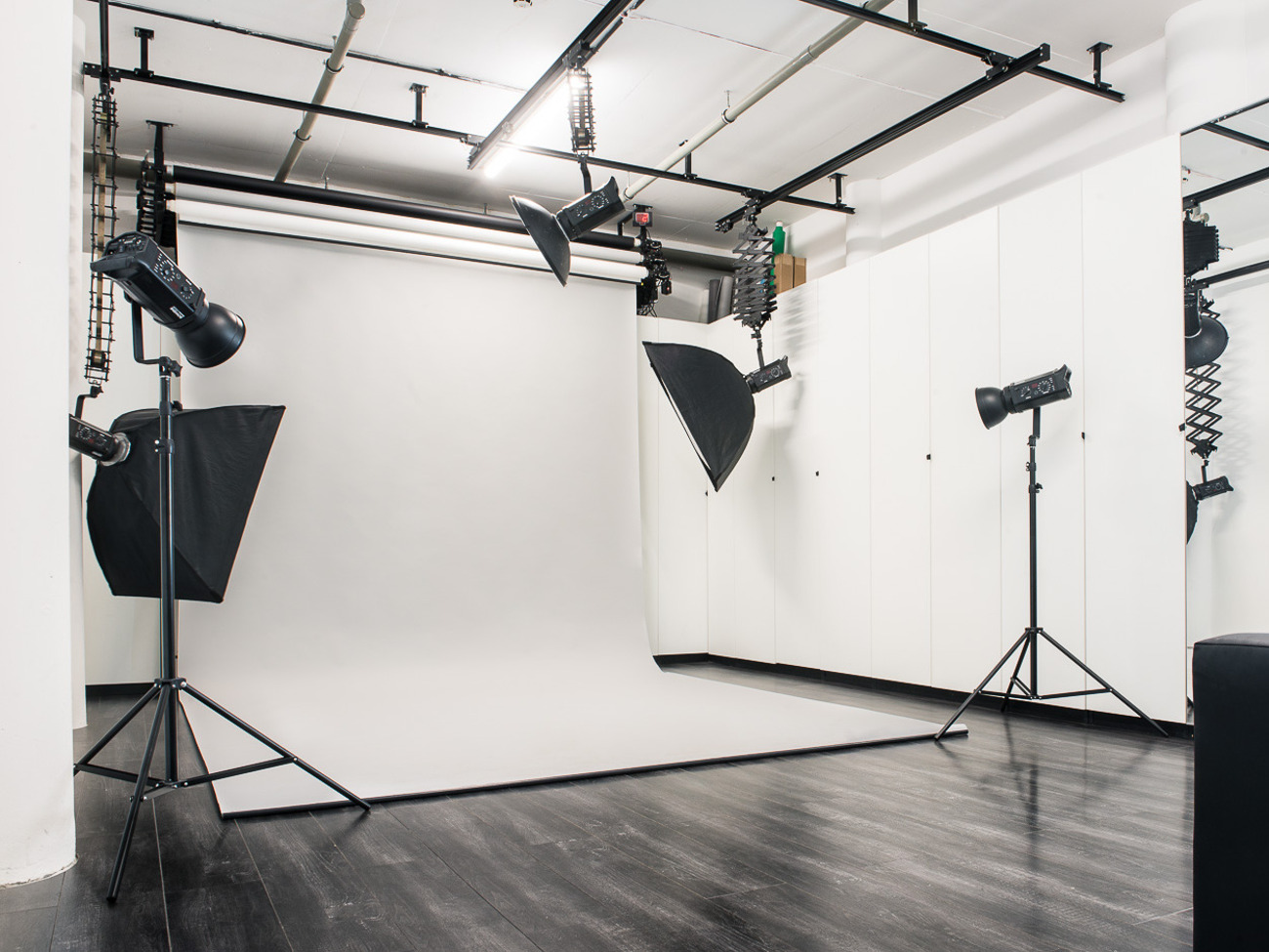Photo studio one + ligthing equipment