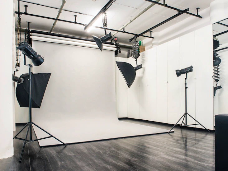 Photo studio one + ligthing equipment