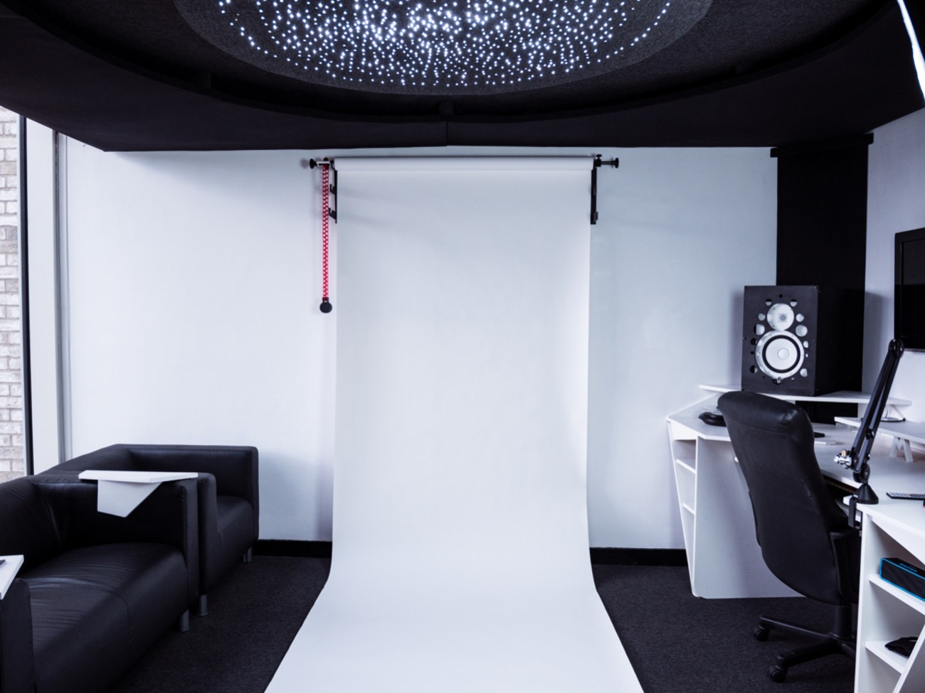 Photo/film studio 2 (marvo worldwide studios)