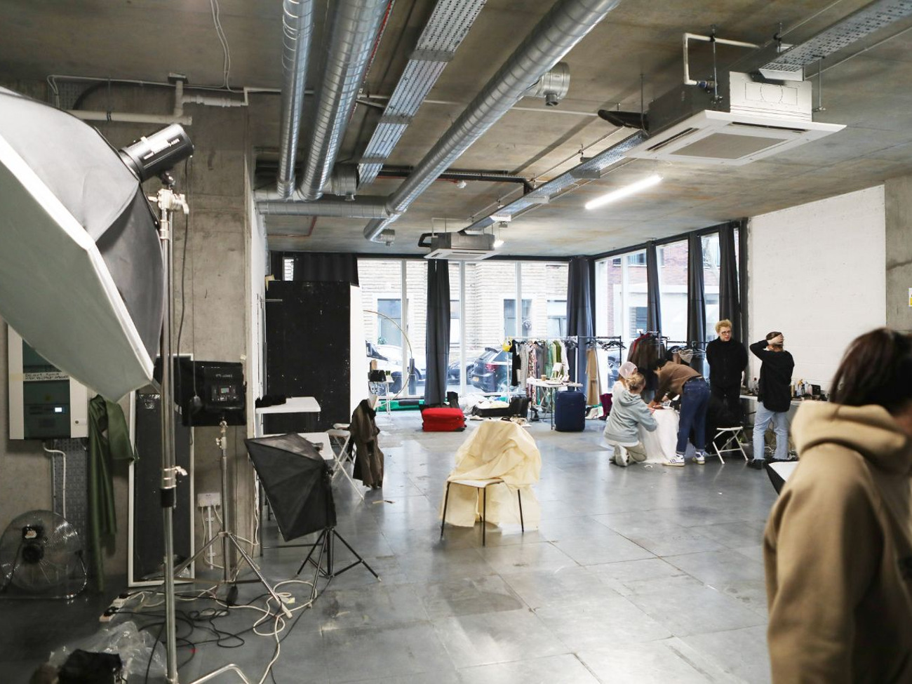 Photography / video studio hire east london-daylight + blackout *full day  1 of 3