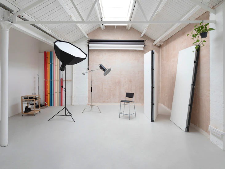 Photography studio - too young too simple studio