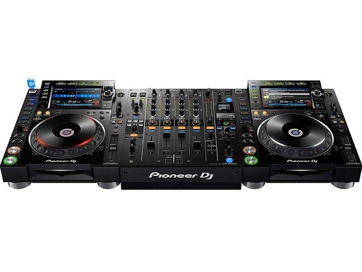 Pioneer 2000 nx2 + djm 900 nx2 mixer (latest model)