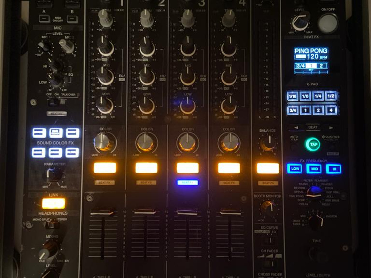 Pioneer cdj 2000 nxs2 & djm 900 nxs2 package 