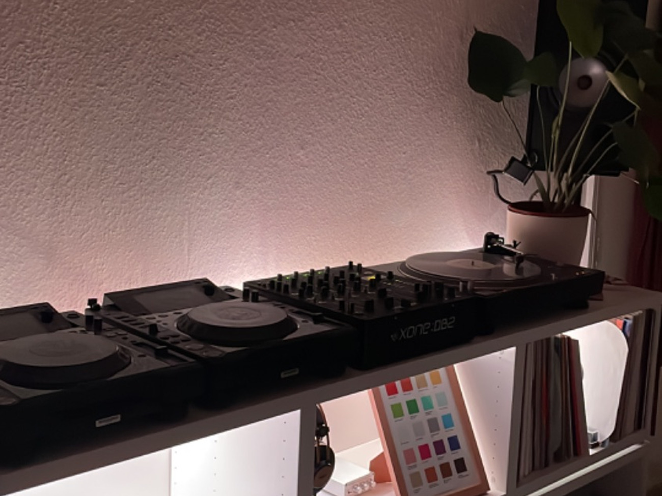 Pioneer cdj 2000nxs and a&h xone mixer