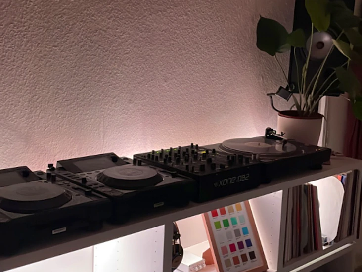 Pioneer cdj 2000nxs and a&h xone mixer