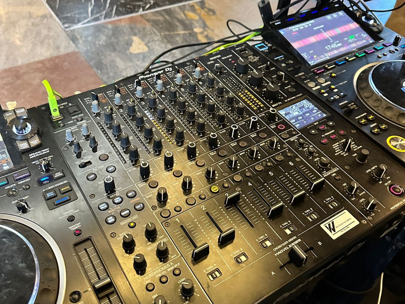 Pioneer cdj3000 player x2 & pioneer djmv10 mixer x1 hire