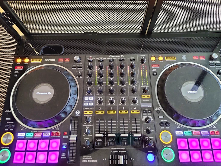 Pioneer ddj srt 1000 with carry bag