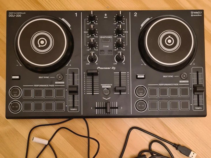 Pioneer ddj-200 dj decks