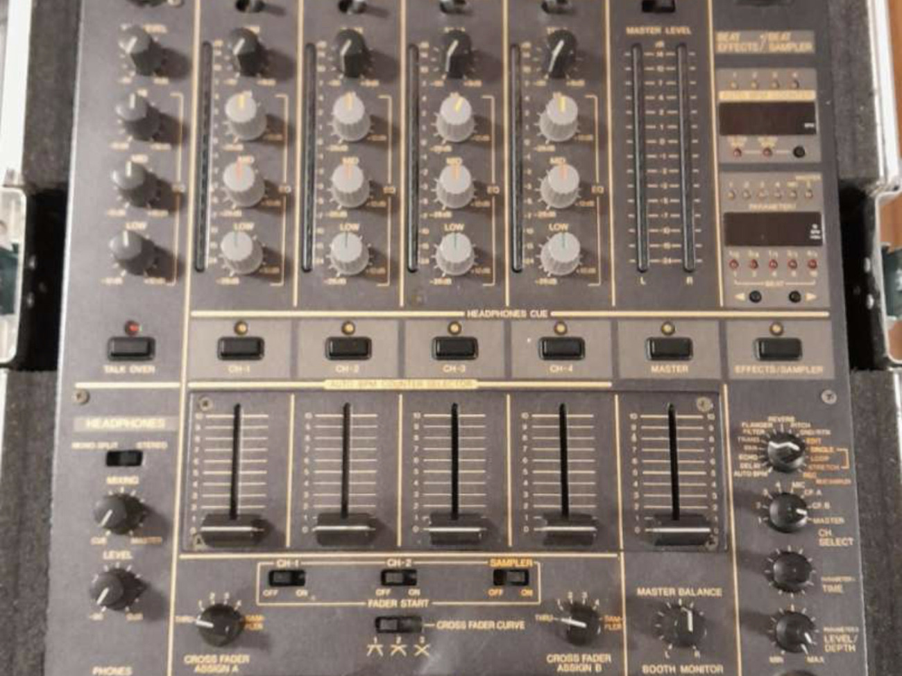 Pioneer ddj-600 4ch mixer cased