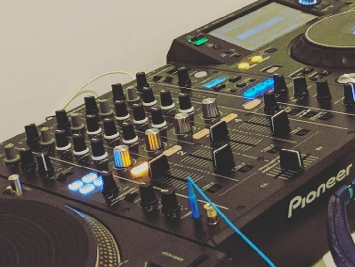 Pioneer djm750mk2 club mixer