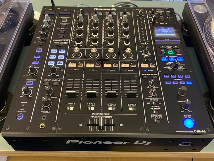 Pioneer djm-a9 dj mixer